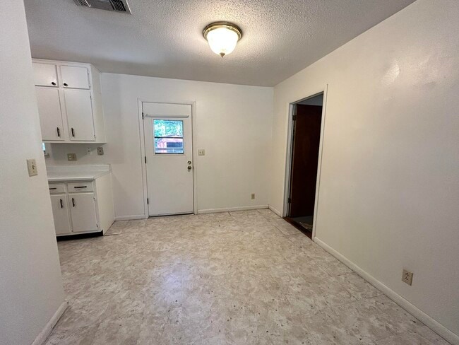 Building Photo - 205 Powell Dr