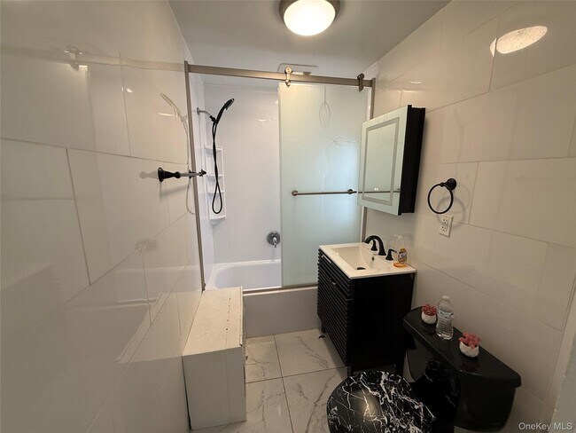 Building Photo - 11 Knapp Ave