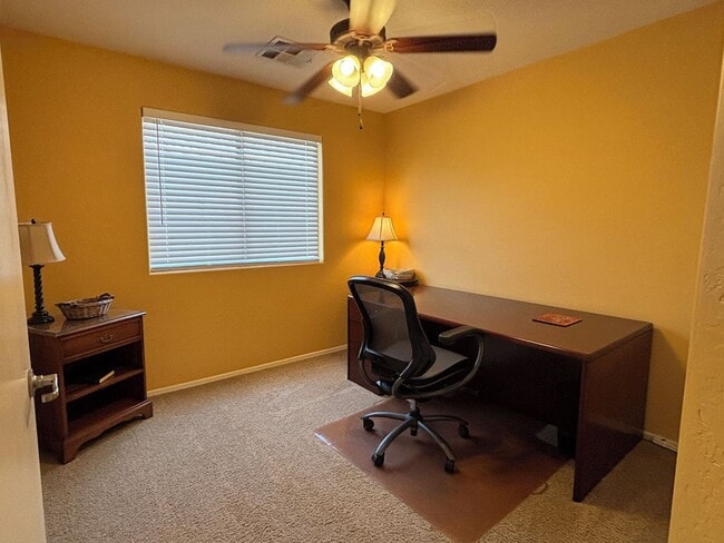 Building Photo - 776 W Fairlane Ct