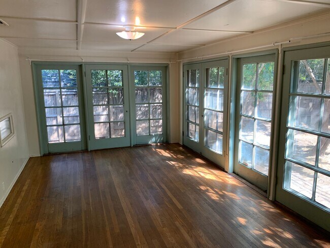 Building Photo - 3 Bedroom plus bonus room! Close to Enloe, CSUC and Downtown