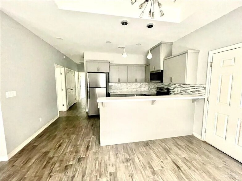 Building Photo - 3918 Las Vistas Ln