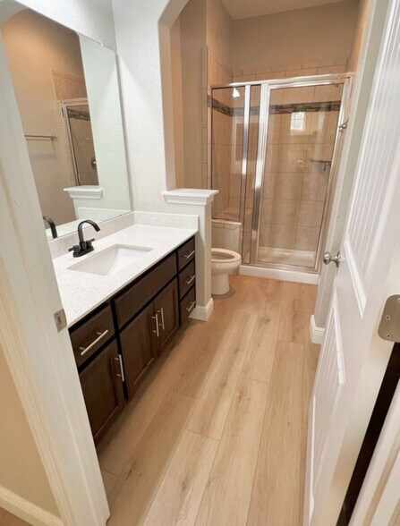 Building Photo - 456 Betony Loop