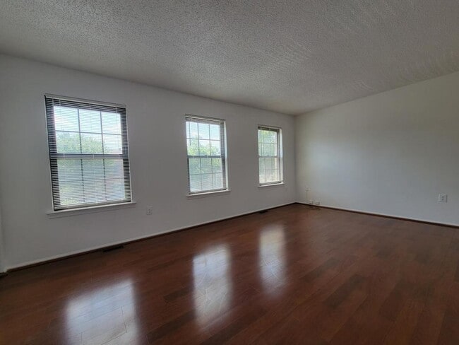 Building Photo - 515 Sheffield Ct