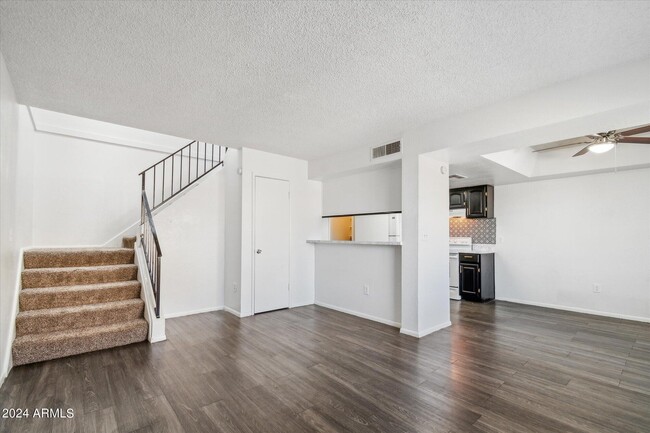 Building Photo - 4012 S 44th Pl