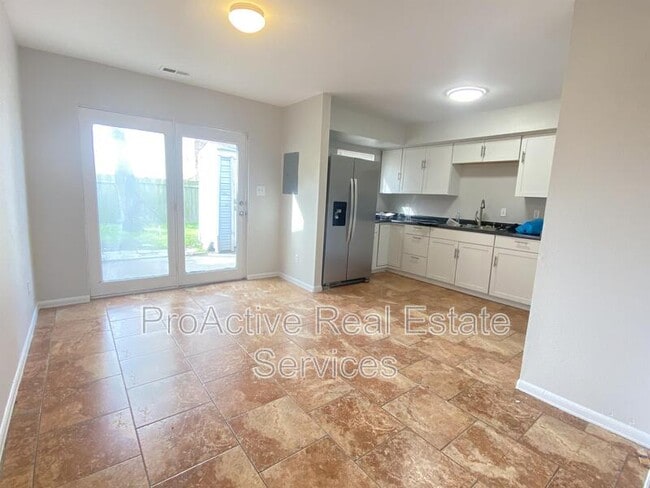 Building Photo - 1013 Dubose Dr