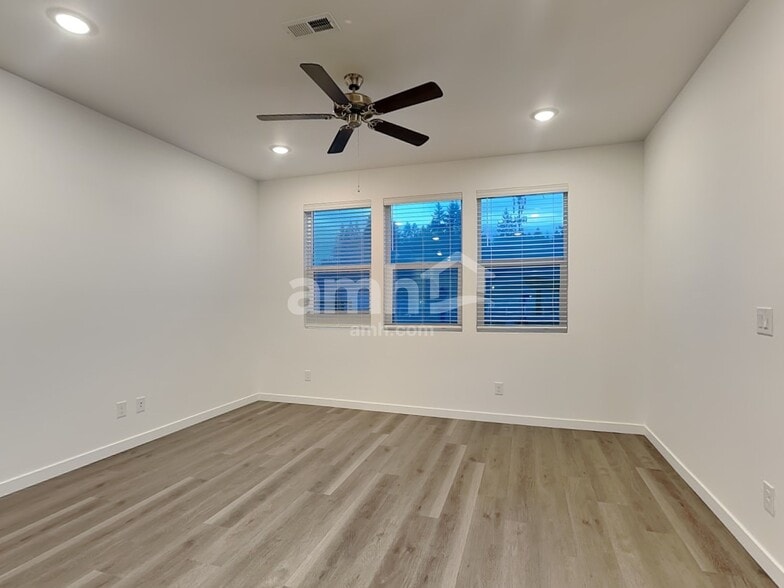 Building Photo - 5020 Washington St SE