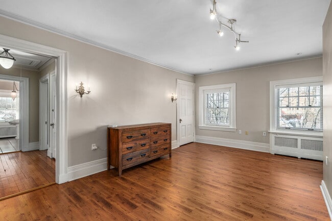 Building Photo - 5135 Ellsworth Ave