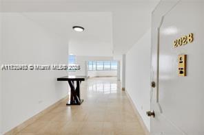 Building Photo - 905 Brickell Bay Dr