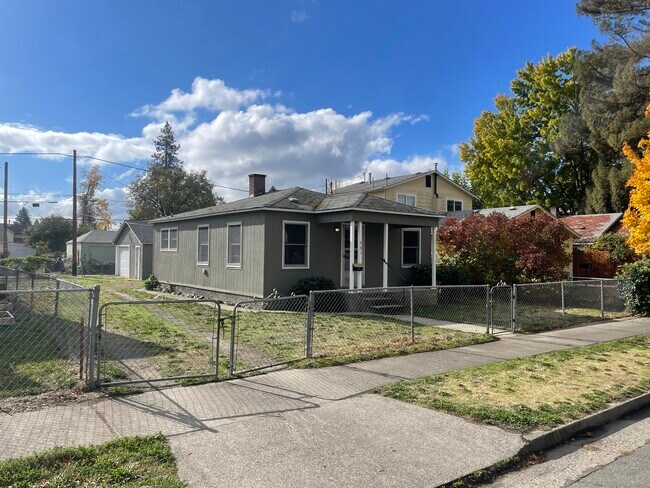 Primary Photo - 731 SW L St