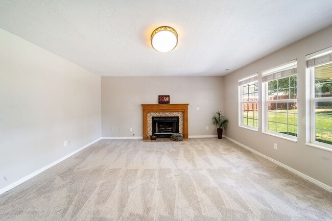 Building Photo - Beautiful Home in Midvale w/ attached 2 ca...