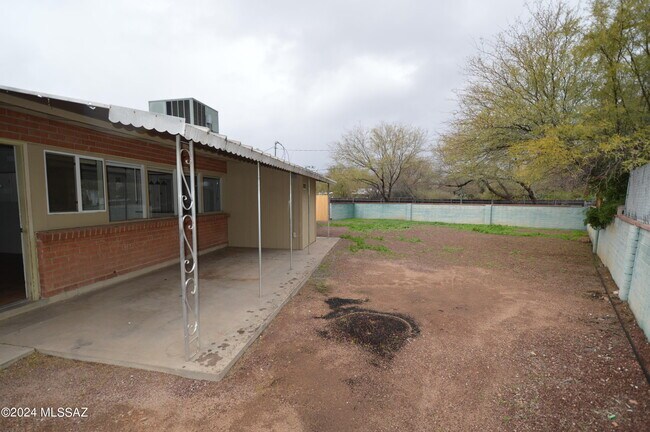 Building Photo - 3957 E Hampton Pl