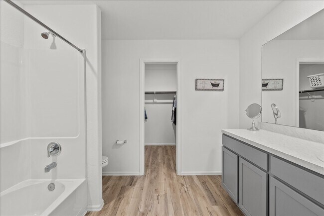 Building Photo - 512 Maple Bnd Ln