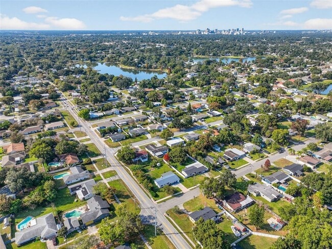Building Photo - 3034 Touraine Ave