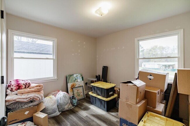 Building Photo - 348 Alberta Dr