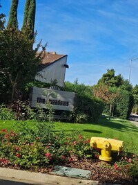 Building Photo - Stylish 2-Bed, 2-Bath Home with Generous Den in The Meadows