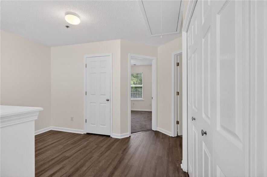 Building Photo - 275 Cottonwood Creek Cir
