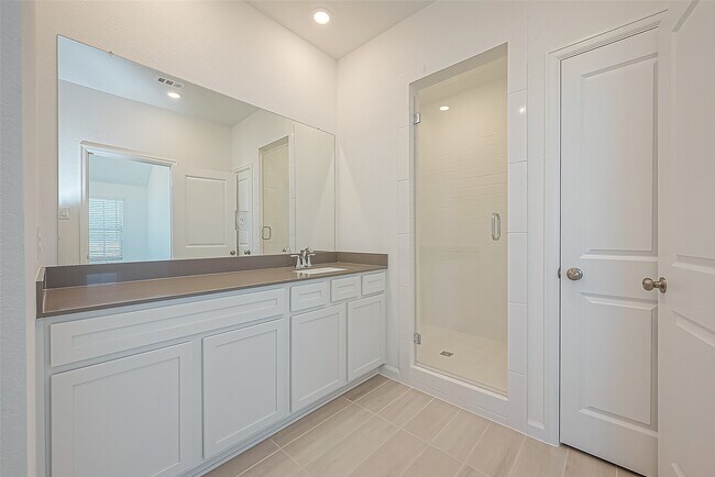 Building Photo - 5402 Holly Hvn Ct