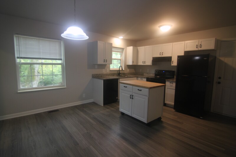 Building Photo - 256 Chestnut Ln