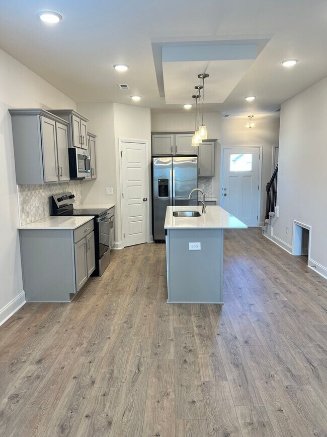 Building Photo - Brand New Rental