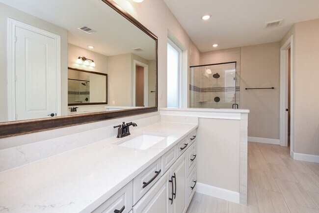 Building Photo - 2008 Harrow Oak Ln