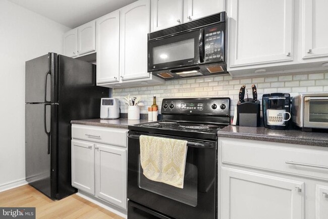 Building Photo - 12160 Penderview Terrace