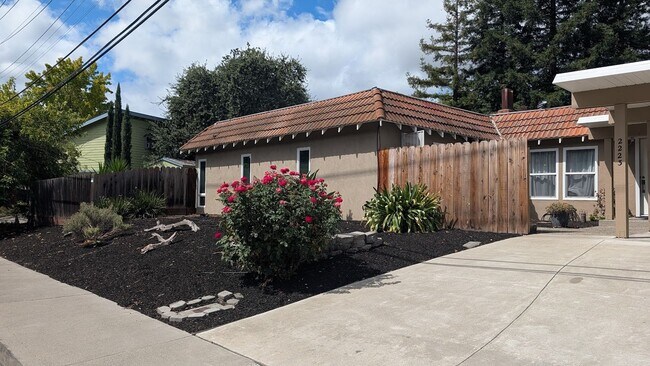 Building Photo - 2223 Buena Vista Ave