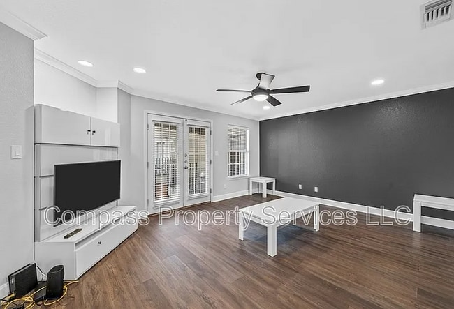 Building Photo - 600 Bagby Ave