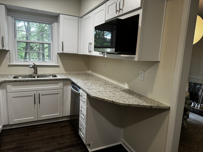 Building Photo - 157 Elysian Way NW