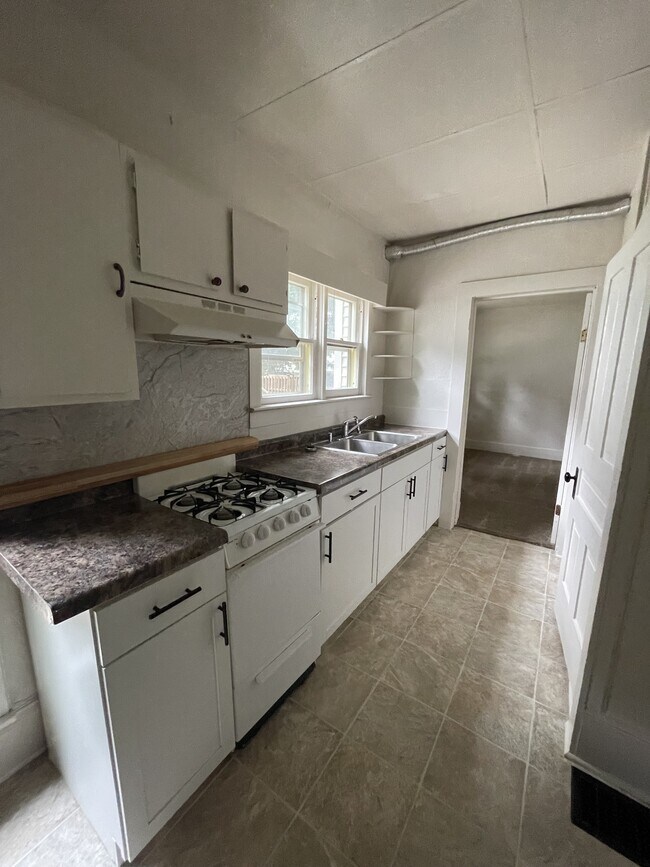 Building Photo - 420 W Lovett St