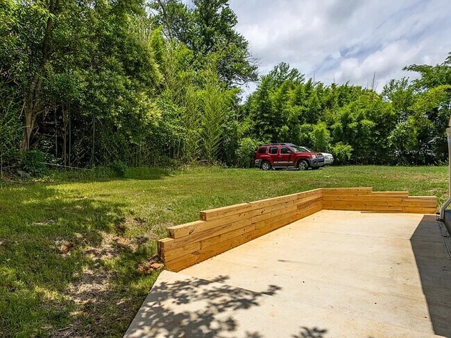 Building Photo - 2 Bedrooms • 2 Full Bathrooms • ~1,254?sq?ft • ~0.34-acre lot