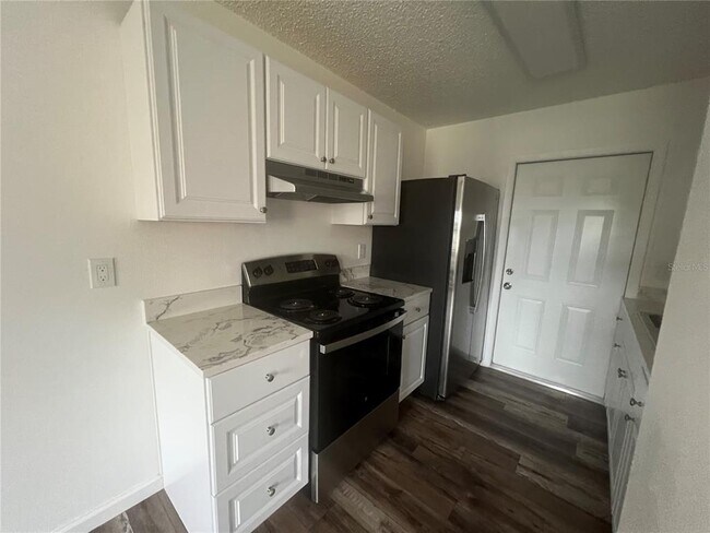 Building Photo - 2533 Myrtle Ave