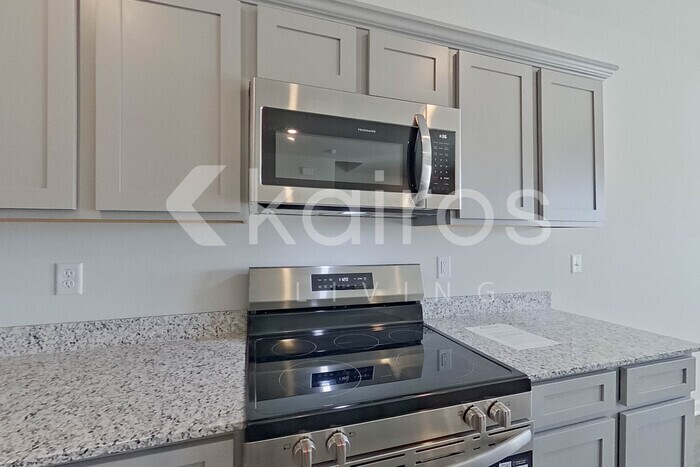 Building Photo - 2083 Banyan Cir