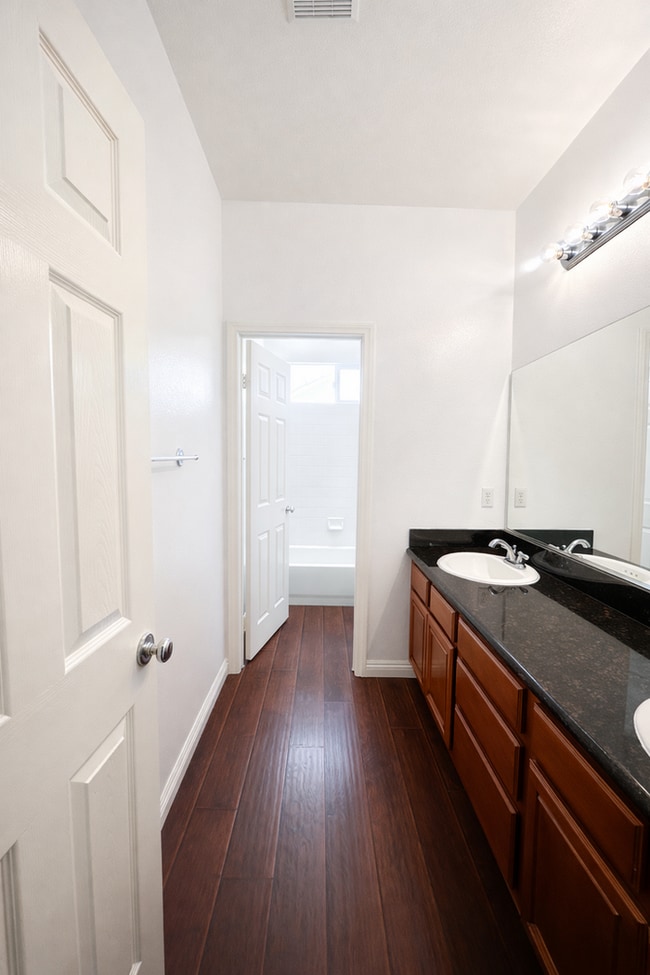 Building Photo - Imagine this... 6BR cul-de-sac home with downstairs guest suite, 3,882 sq ft, scenic views, upgra...