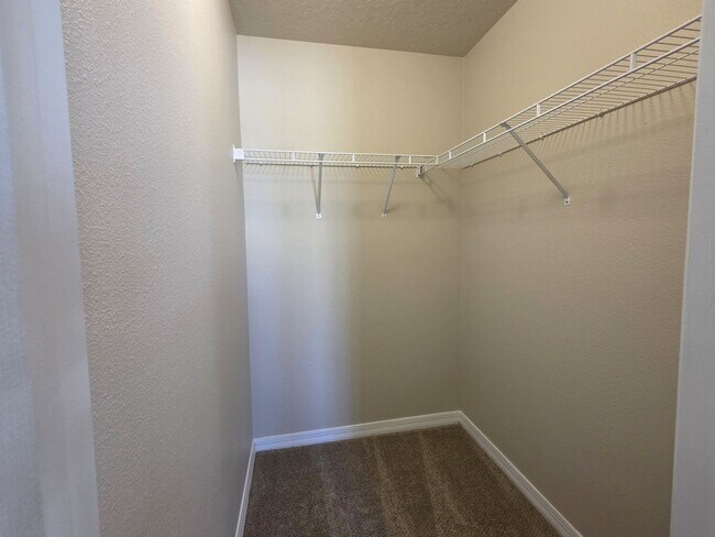 Building Photo - FOR RENT in Newberry 4 Bed, 2 bath corner home