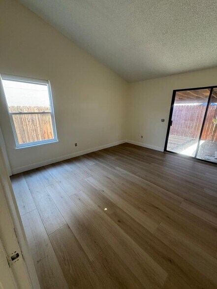 Building Photo - 3133 Heather Ave