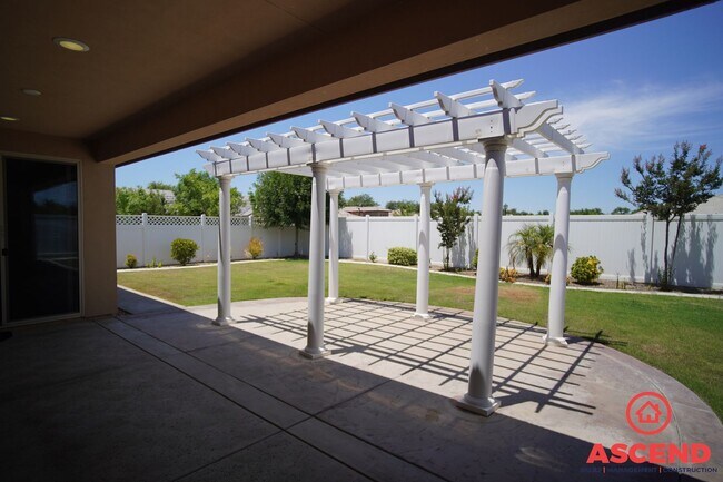 Building Photo - Glamorous Home in Seven Oaks Gated Community!
