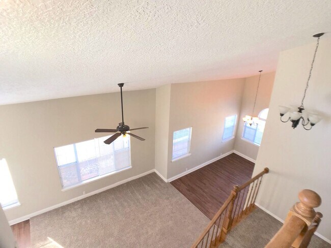 Building Photo - Stunning 4 bedroom in La Cueva area. Spacious layout. Refrigerated air! Extra Space!