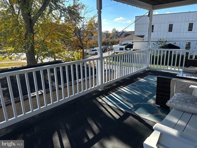 Building Photo - 659 N Main St