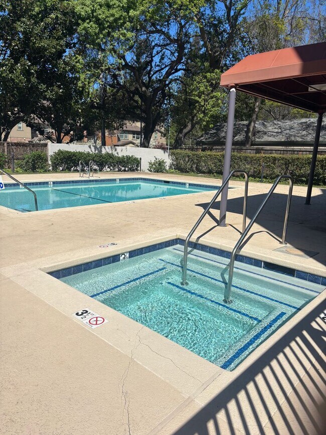 Building Photo - Walnut Creek 2 bed 2 bath gorgeous end unit on the first floor with garage!
