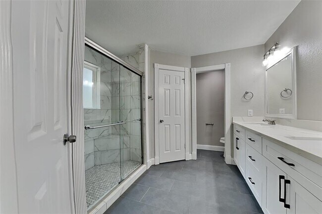 Building Photo - 27 S Brook Pebble Ct