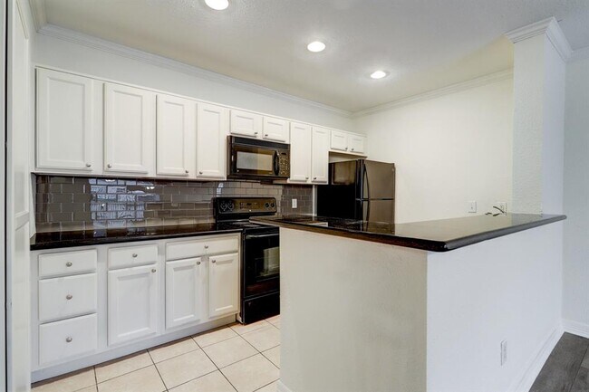 Building Photo - 4515 Briar Hollow Pl