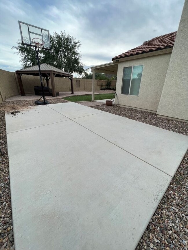 Building Photo - HOUSE FOR RENT