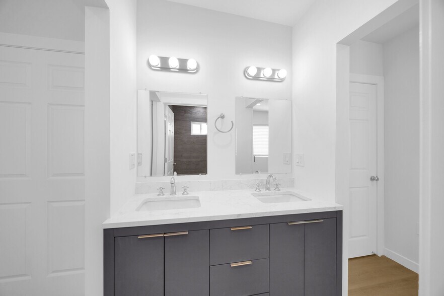 Building Photo - 2210 Pine Ave