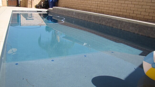 Building Photo - Riverlakes Home with Pool!!!