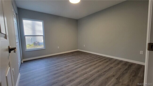 Building Photo - 7062 N Regent Terrace