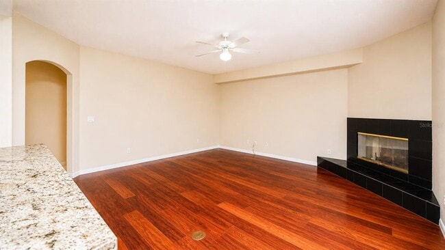 Building Photo - 357 Fairway Pointe Cir
