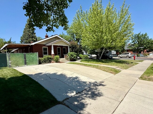 Building Photo - Two bedroom one bath brick charmer!