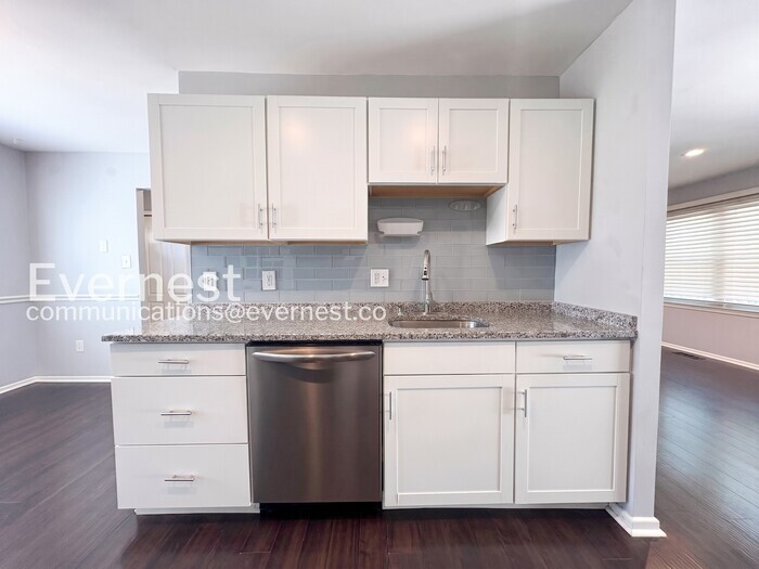 Building Photo - 5302 Greenough Pl