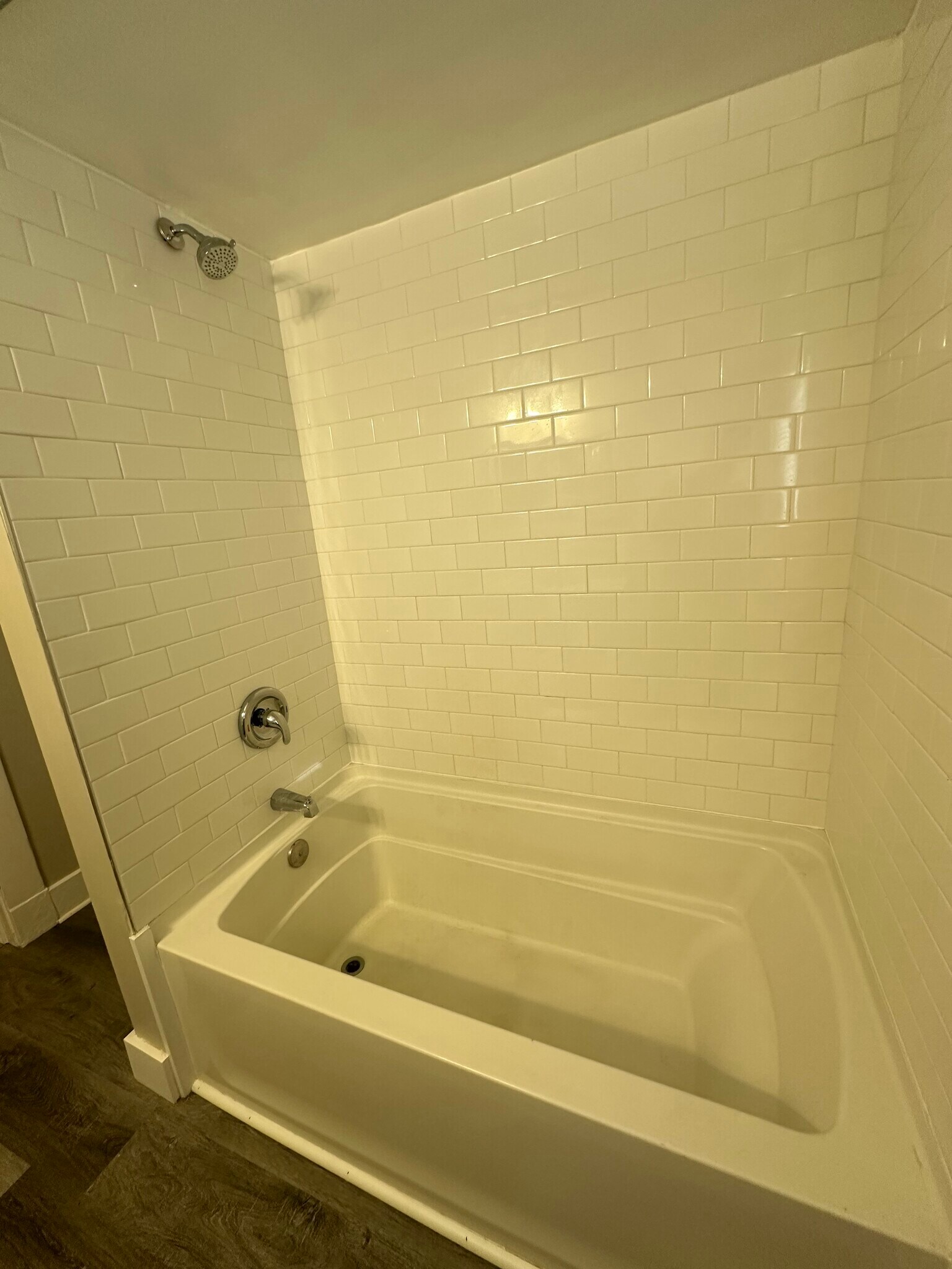 New Ceramic Tub/Shower - 1141 Lakeland Ave
