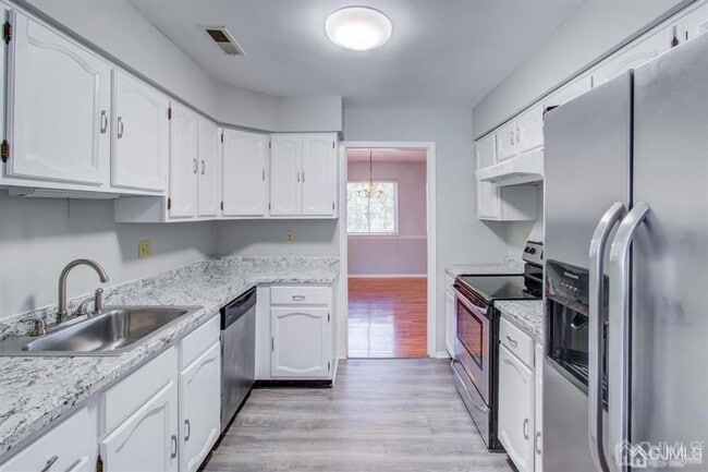 Building Photo - 59 Thoreau Dr